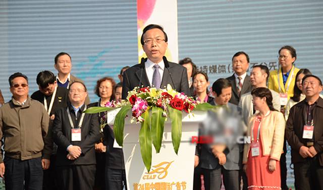 鉆牛角尖集團，張家界牛角梳，鳳凰牛角梳，鉆牛角尖，鉆牛角尖牛角梳，牛角梳